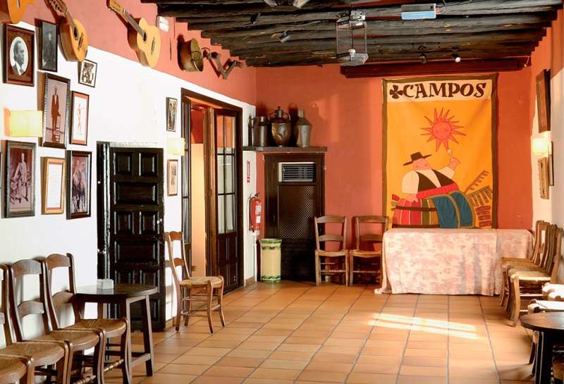 La imagen tiene un atributo ALT vacío; su nombre de archivo es 02-la-flamenca.jpg